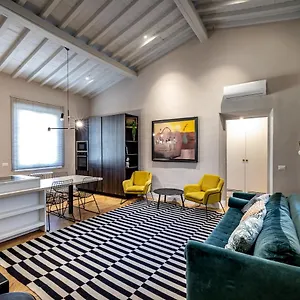 Hs4u Ricasoli Luxury Near Duomo N.2 Appartamento